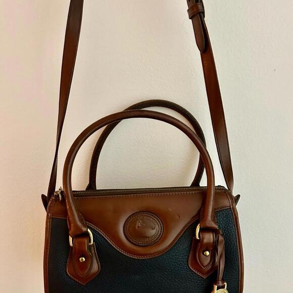 Vintage 80's Dooney & Bourke Leather Navy blue & Brown pebbled shoulder bag - Picture 2 of 9